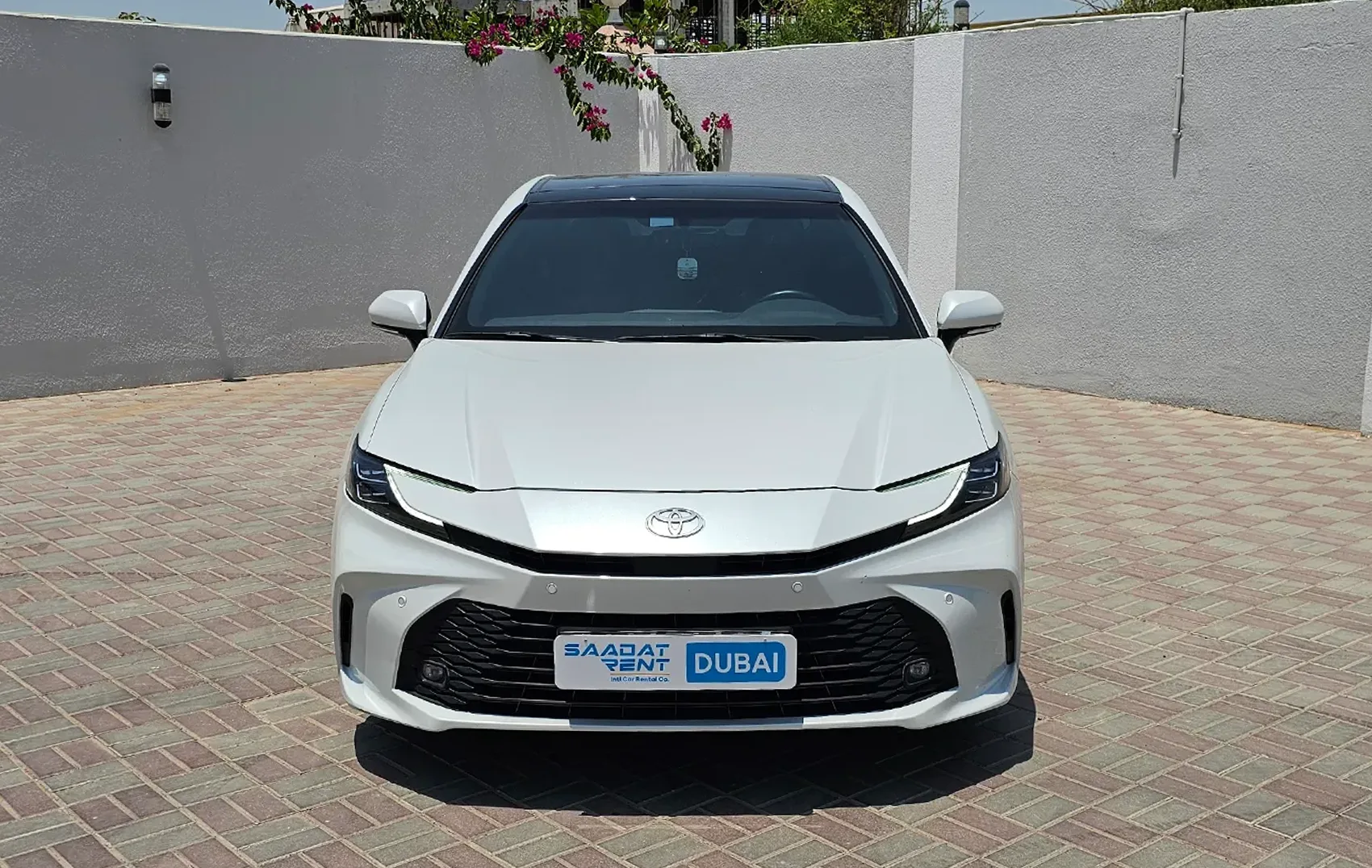 toyota-camry-hybrid-dubai-slide-2