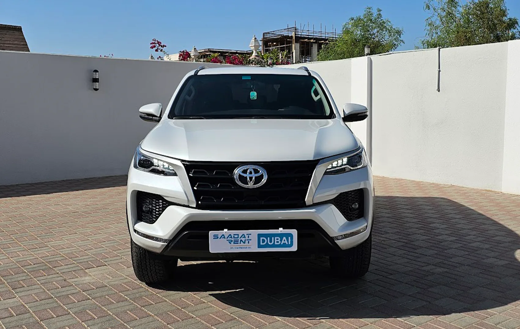 toyota-fortuner-2025-slide-2