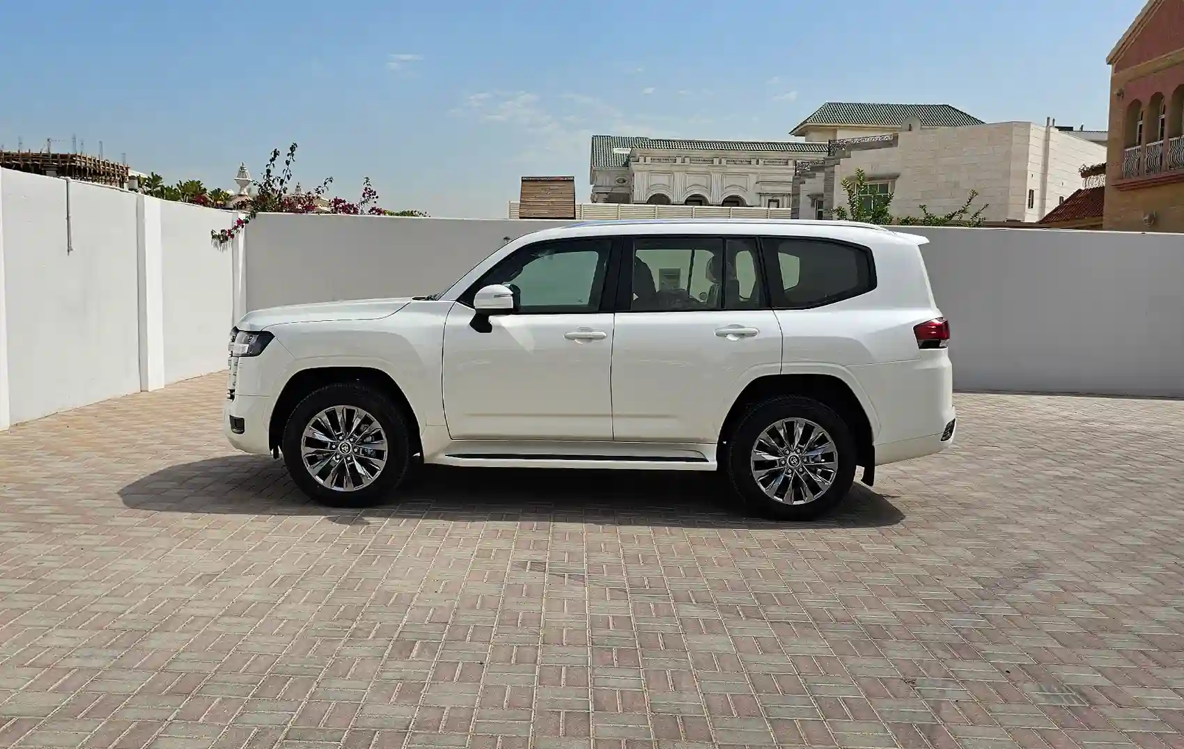 toyota-landcruiser-2025-slide-5