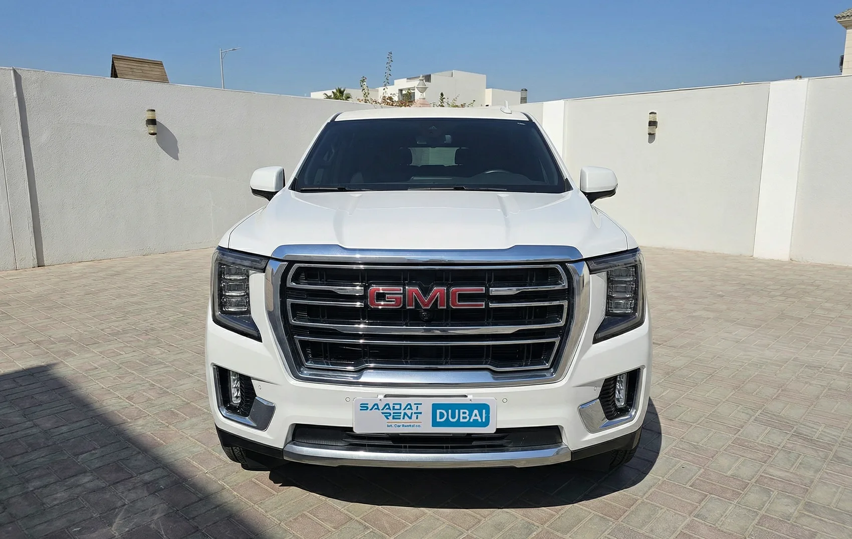 yukon-stretch-limo-gmc-2025-dubai-slide-2-1