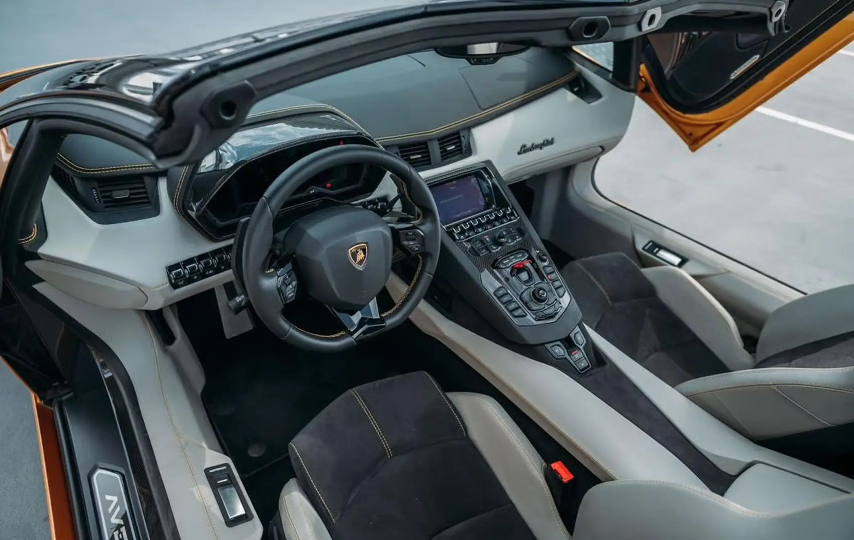 lamborghini-aventador-slide6