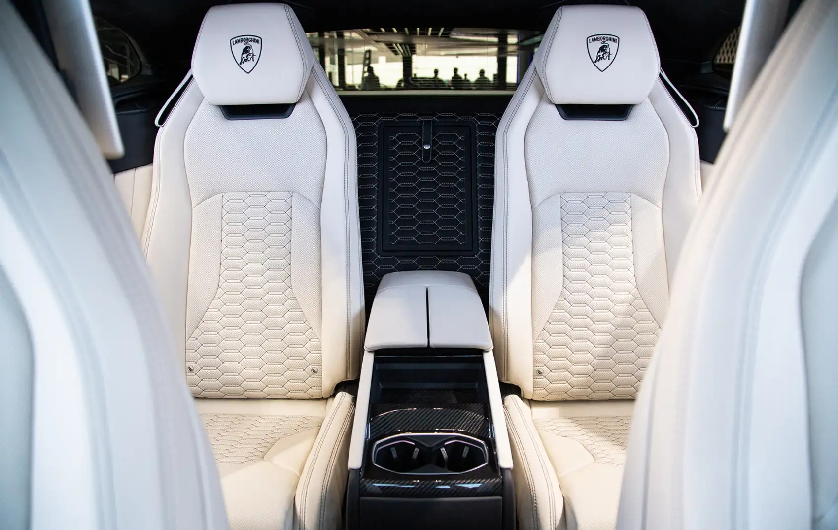 lamborghini-urus-slide5