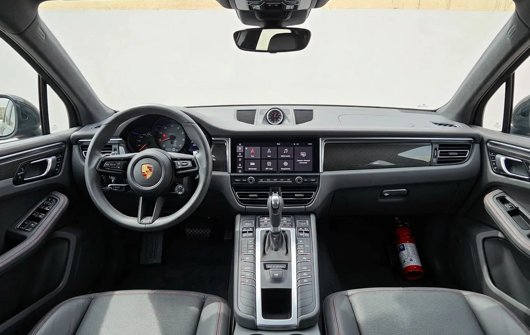 porsche-macan-dubai-slide-5