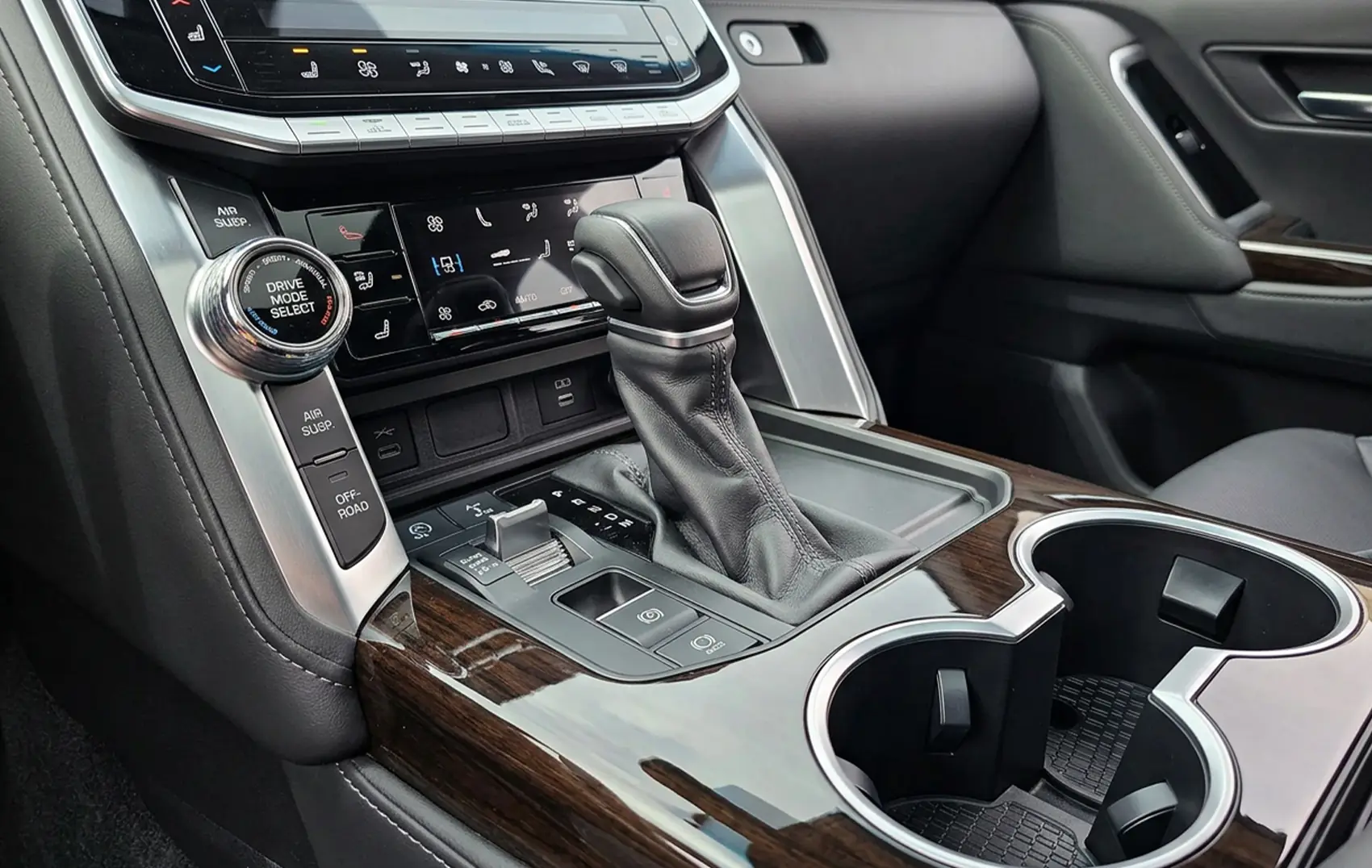 porsche-macan-dubai-slide-6