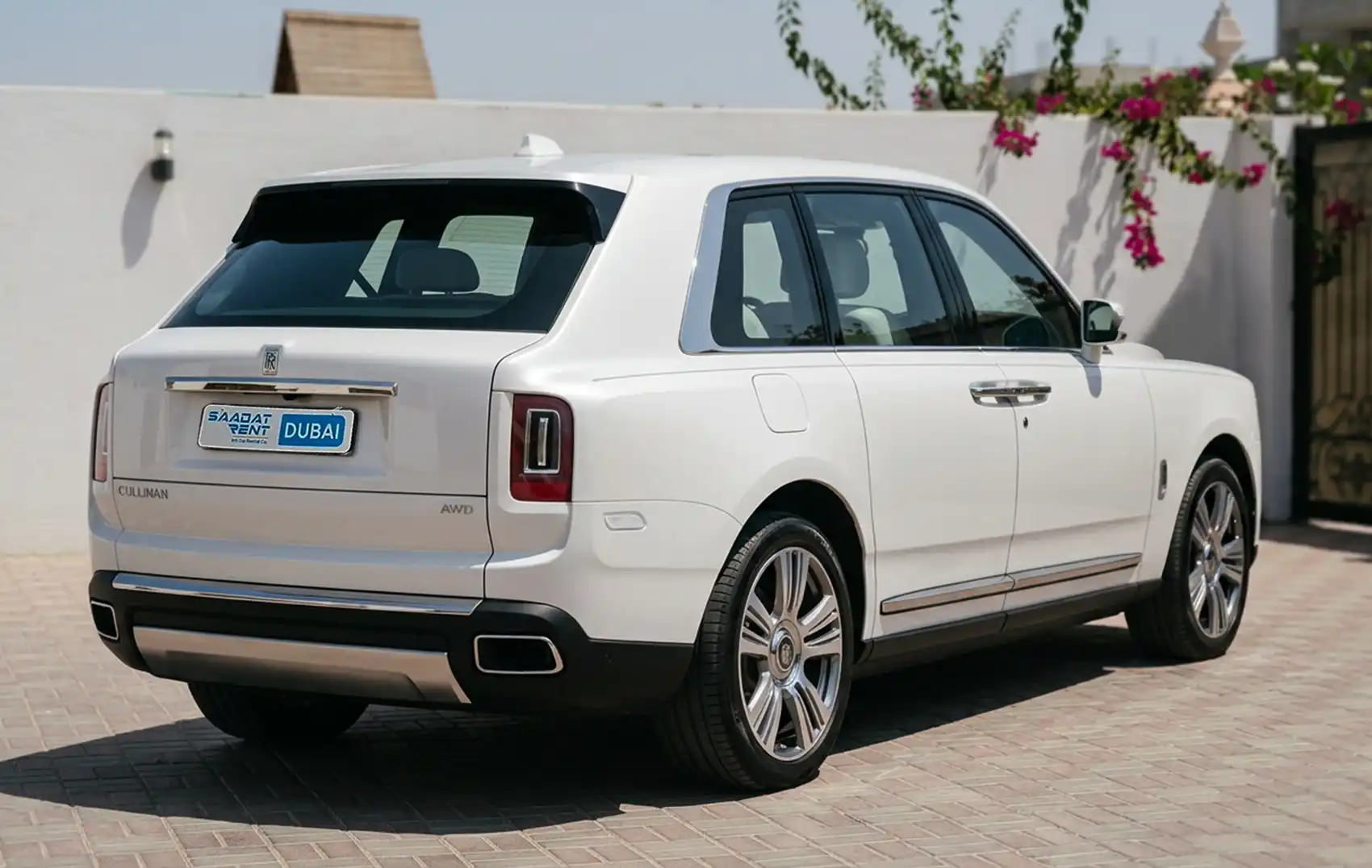 rolls-royce-cullinan-dubai-slide-3