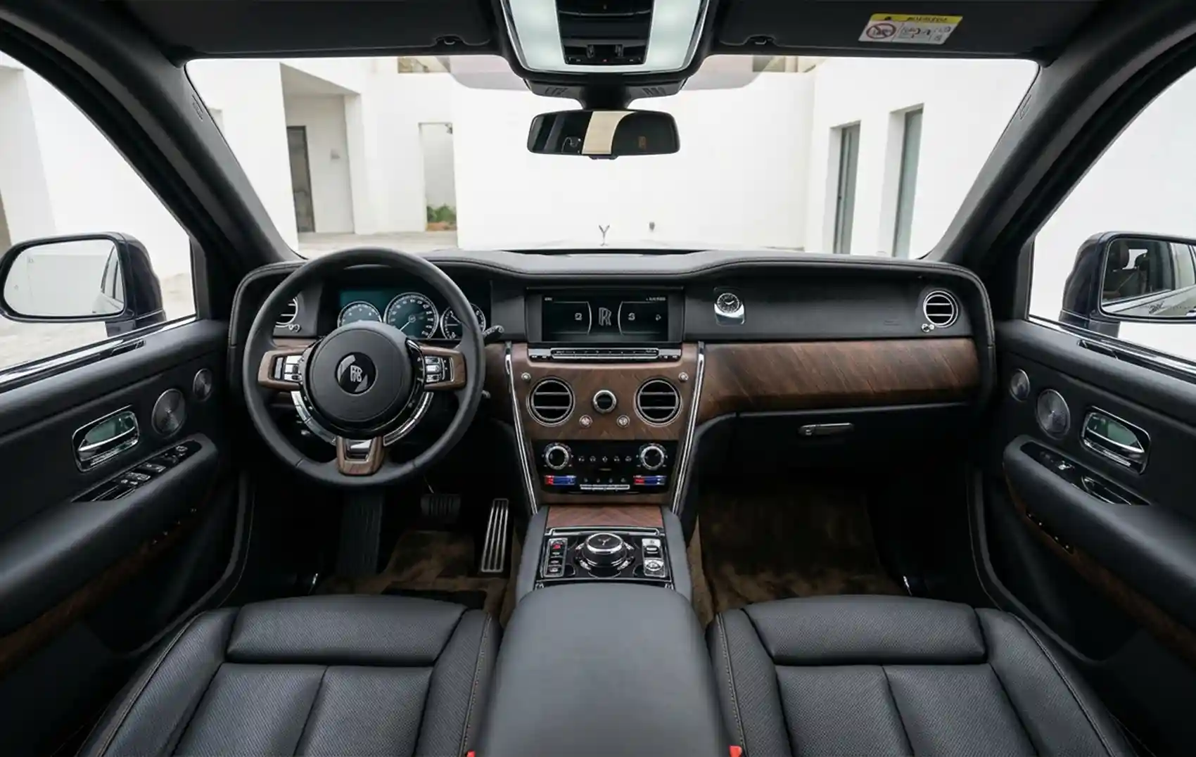 rolls-royce-cullinan-dubai-slide-5