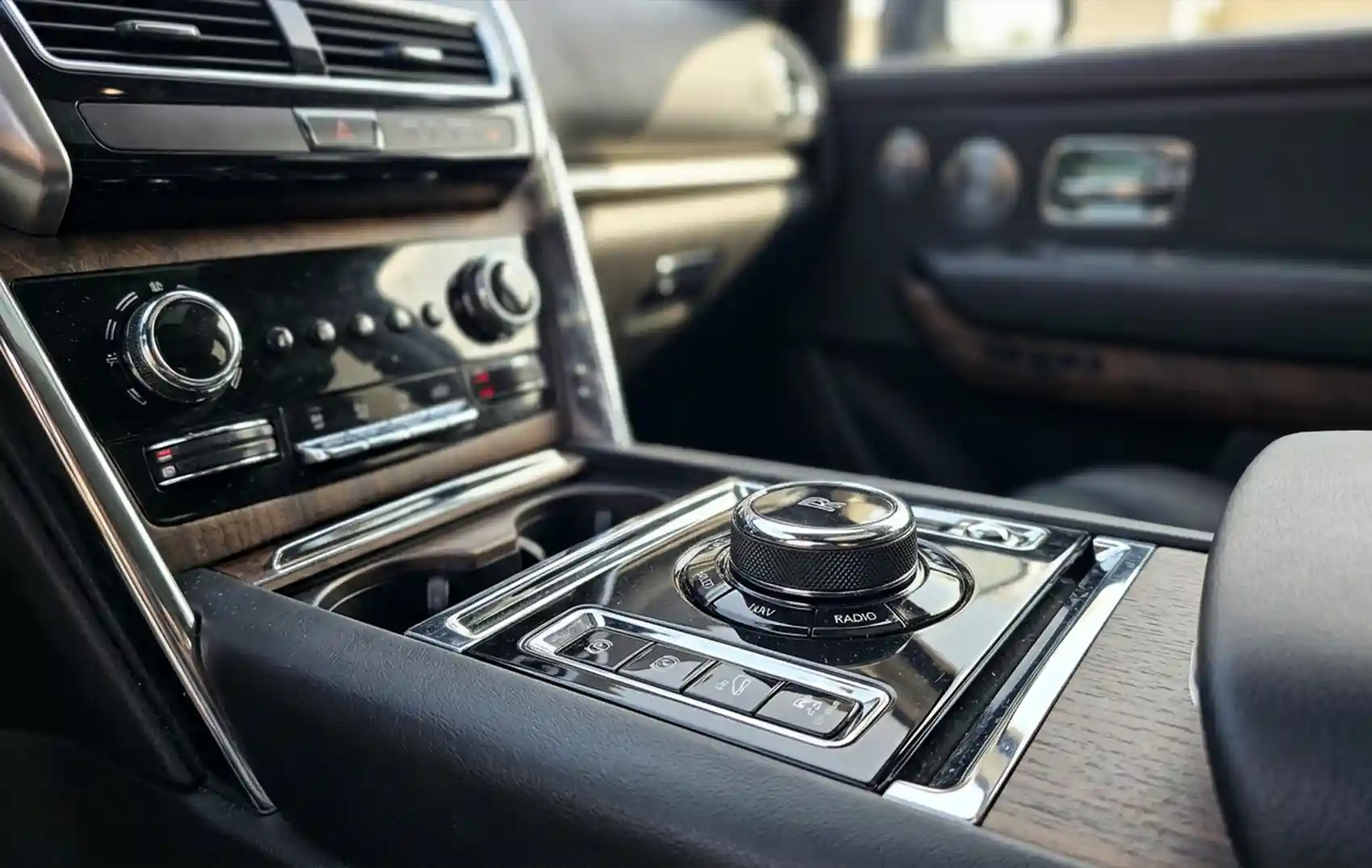 rolls-royce-cullinan-dubai-slide-6
